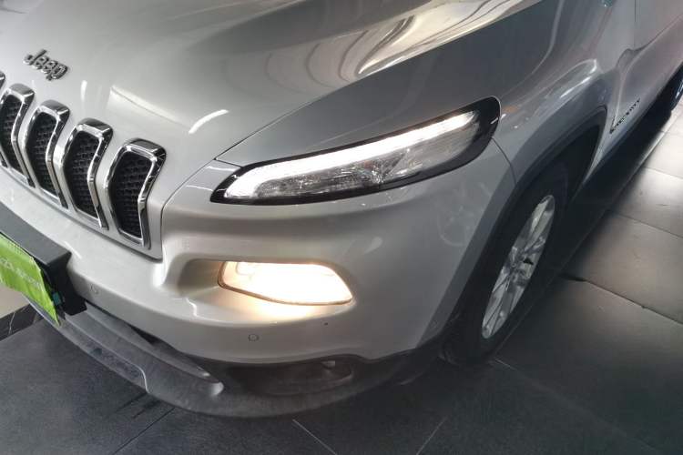 Used  Cherokee 2016 2.4L Leading Edition
