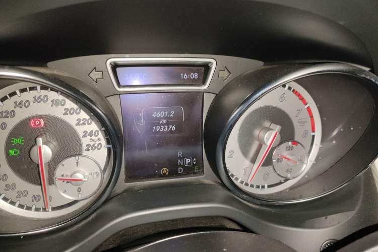 Used Mercedes-Benz GLA 2015 GLA 200 Fashion Model