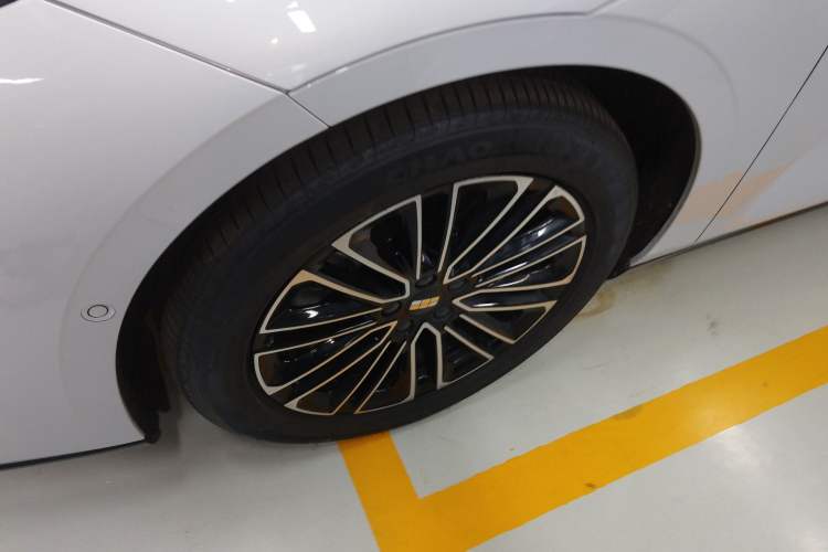 Used  E8 2025 575 km Intelligent Driving Edition
