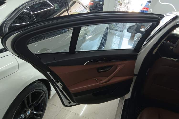 Used BMW 5 Series 2014 525Li Leading Model
