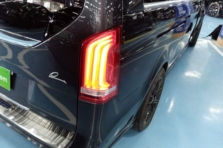 Used Mercedes-Benz V-Class 2020 V 260 L Long-wheelbase Luxury Edition