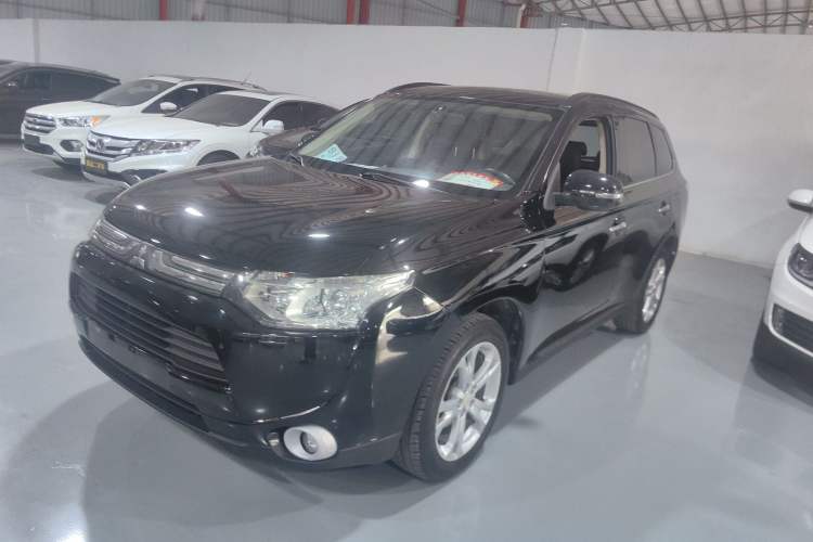 Used Mitsubishi Outlander 2013 2.4L 4x4 Luxury Navigation Edition 5 Seats
