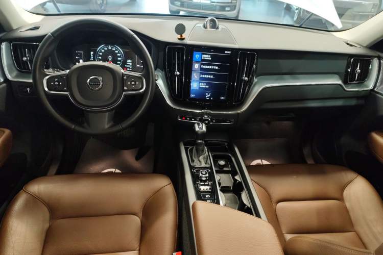 Used Volvo XC60 2019 T5 4x4 Smart Edition China VI Standard