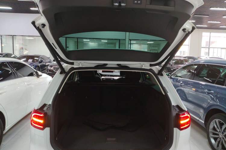 Used Volkswagen Variant 2017 380TSI Two-Wheel Drive Comfort Edition
