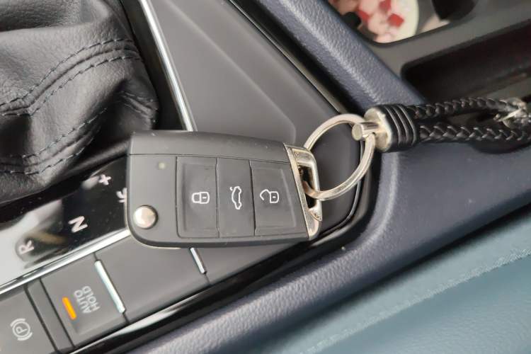 Used Volkswagen Tharu 2023 300TSI Two-Wheel-Drive Moonlight Edition
