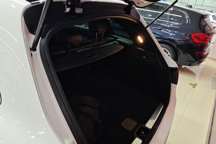 Used Mercedes-Benz GLC 2020 Facelifted GLC 260 L 4MATIC Dynamic Edition
