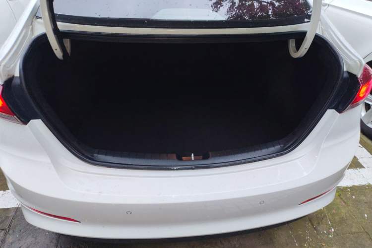 Used Hyundai Elantra 2016 1.6L Automatic ZhiXuan – Elite Version
