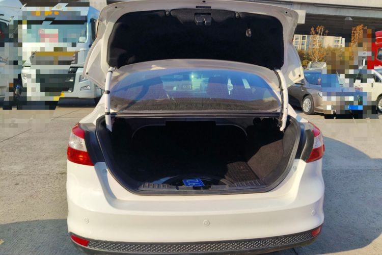 Used Ford Focus 2012 Sedan 1.6L Automatic Fashion Edition
