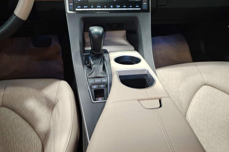 Used Toyota Avalon 2019 2.5L Touring Premium Version China VI Standard
