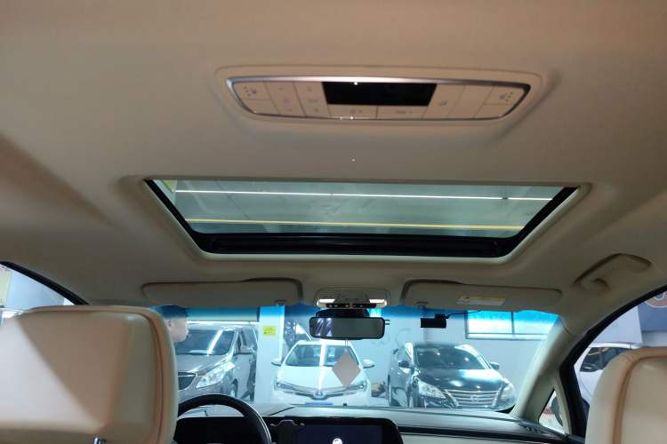 Used Buick GL8 2022 ES Landtrek 653T Luxury Edition