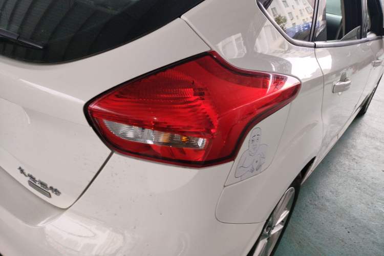 Used Ford Focus 2015 Hatchback EcoBoost 125 Automatic Supreme Style Edition
