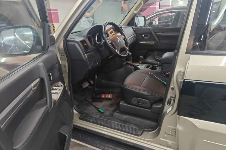 Used Mitsubishi Pajero 2016 3.0L Automatic Standard Version China V Standard
