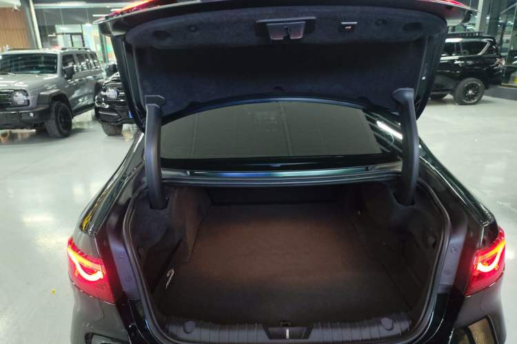 Used Jaguar XFL 2023 XFL 2.0T P250 Two-Wheel-Drive Elite Sport Gold Edition
