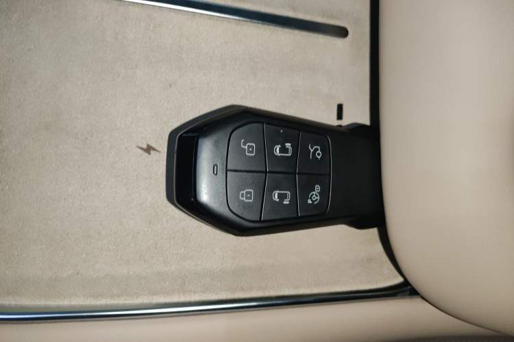 Used XPeng X9 2025 740 Ultra-Long Range Max