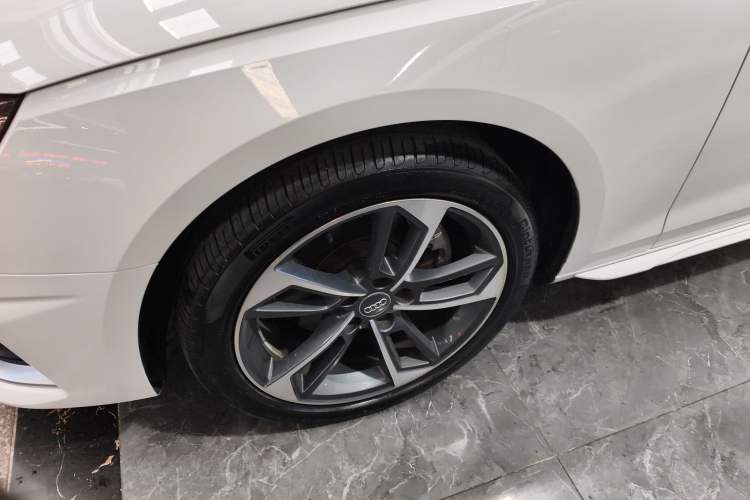 Used Audi A4L 2020 40 TFSI Fashionable and Elegant Model
