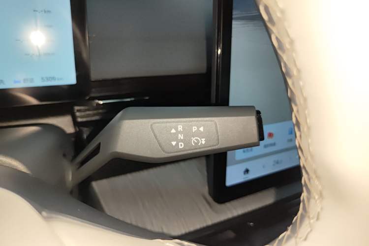 Used  eπ007 2024 Range-Extended 200 Air Edition