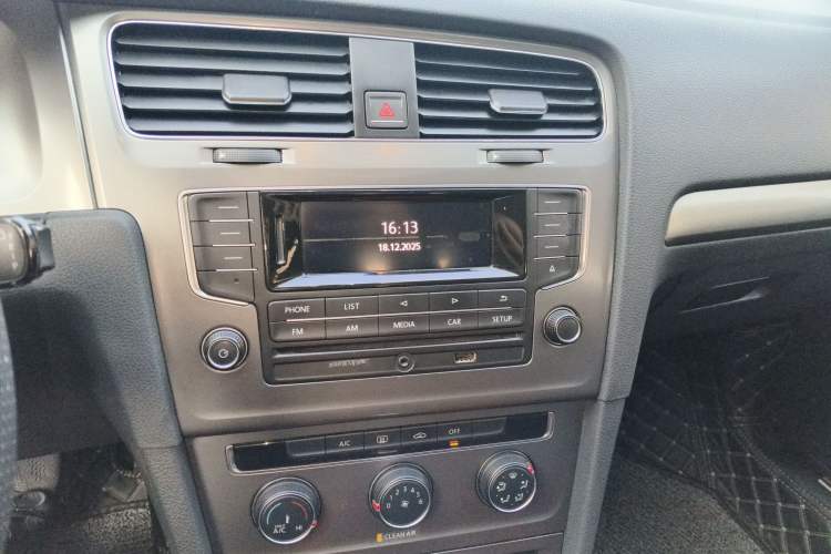 Used Volkswagen Golf 2016 1.6L Automatic Fashion Model
