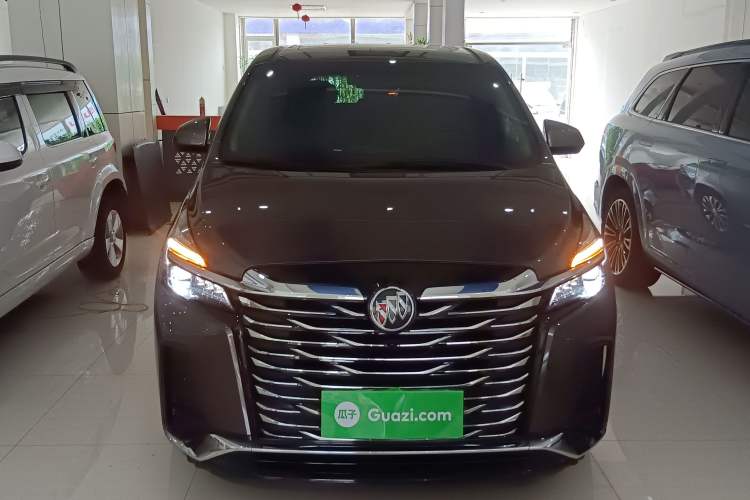 Used Buick GL8 2023 Facelifted Land Cruiser Executive Luxury Version
