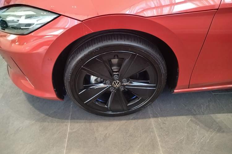 Used Volkswagen Lamando 