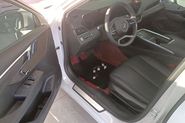 Used Buick LaCrosse 2025 28T Platinum Edition
