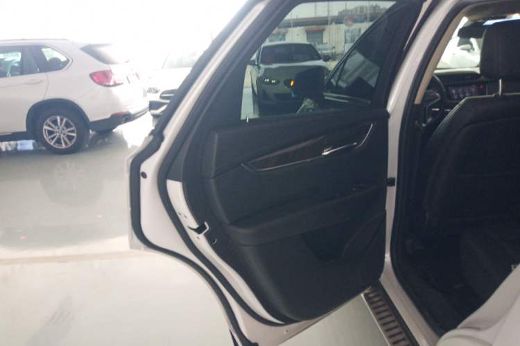 Used Cadillac XT5 2016 25T Luxury Model
