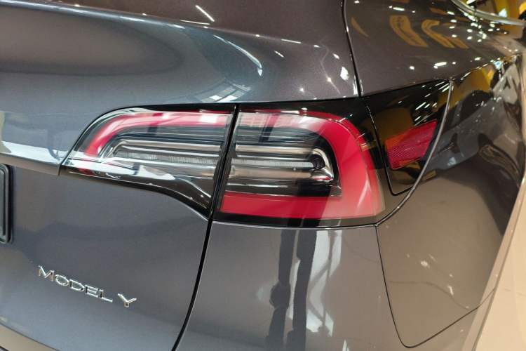 Used Tesla Model Y 2022 Long-Range All-Wheel-Drive Version
