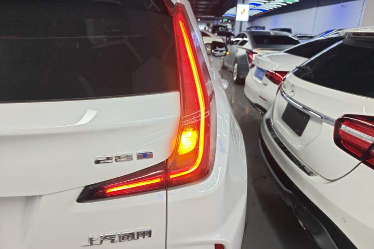 Used Cadillac XT4 2024 28T Two-Wheel-Drive Luxury Version
