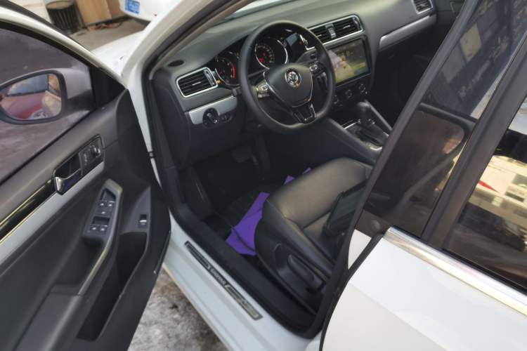 Used Volkswagen Sagitar 2017 230TSI Automatic Comfort Version