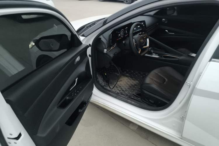 Used Hyundai Elantra 2022 1.5L CVT LUX Prestige Edition
