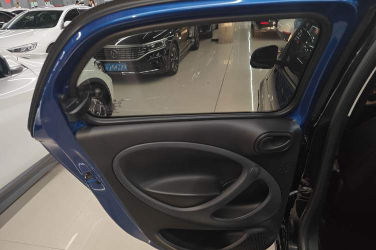 Used  forfour 2016 1.0L 52 kW Dynamic Edition
