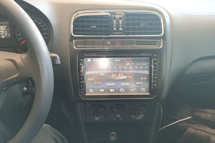 Used Volkswagen Polo 2014 1.4L Manual Fashion Edition
