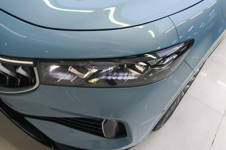 Used VOYAH FREE 2021 Four-Wheel Drive Standard Range-Extended Exclusive Luxury Package
