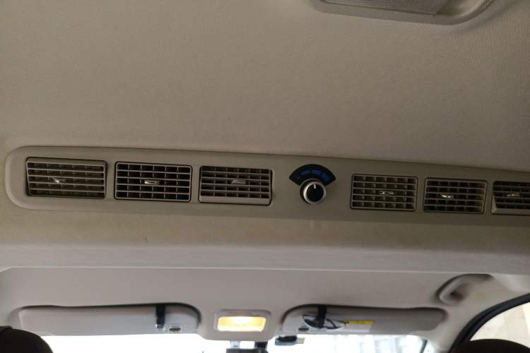 Used FORTHING Lingzhi PLUS 2022 Travel Edition 2.0L Manual Luxury Version 7 Seats
