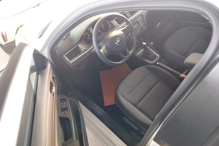 Used Volkswagen Bora 2016 1.6L Automatic Fashion Model
