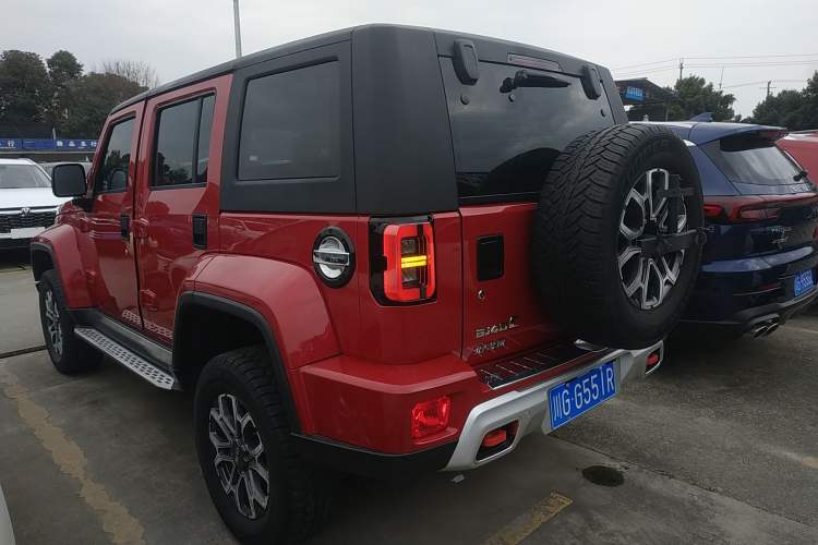 Used  BJ40 2023 2.0T Automatic Four-Wheel Drive Urban Hunter Edition Chivalrous Type
