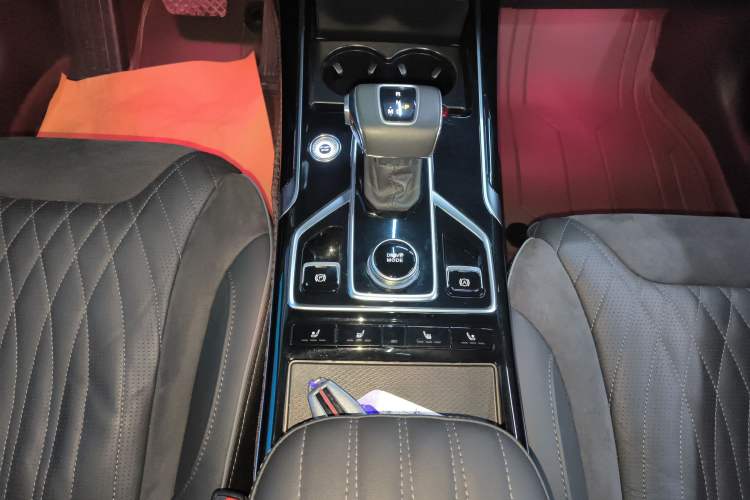 Used Hongqi HS5 2022 Revised Version 2.0T Smart Connect Flagship Edition
