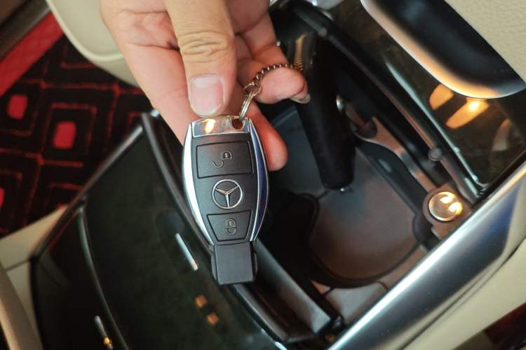 Used Mercedes-Benz R-Class 2014 R 320 4MATIC Luxury Model