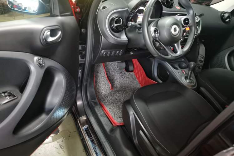 Used  forfour 2016 1.0L 52 kW Passion Edition
