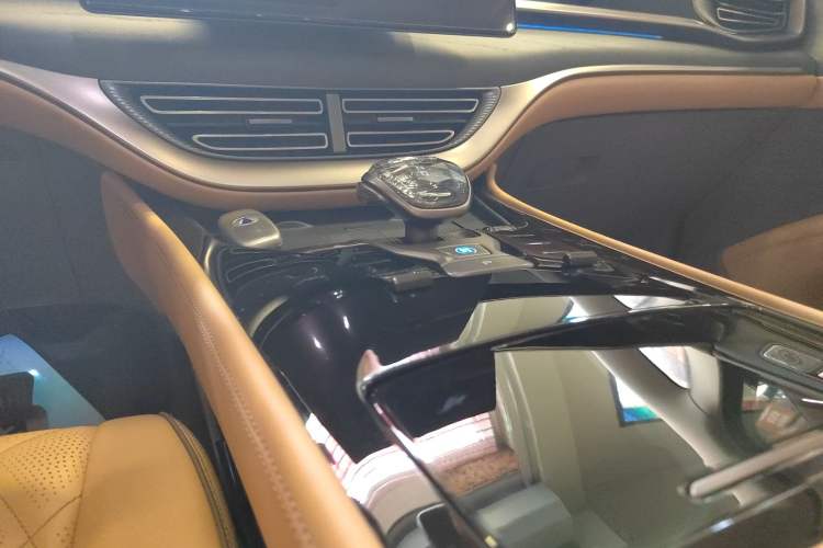 Used Denza D9 2022 DM-i 970 Four-Wheel Drive Flagship Model