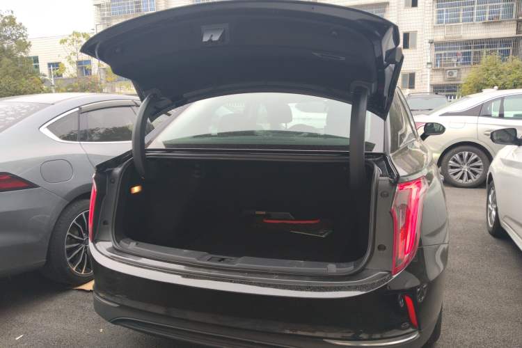 Used Hongqi E-QM5 2022 431 km Charge & Enjoy Edition