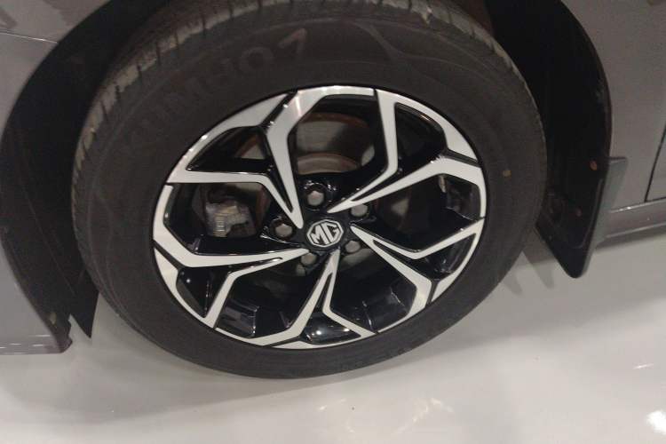 Used MG 5 2022 180 DVVT CVT Youth Luxury Edition
