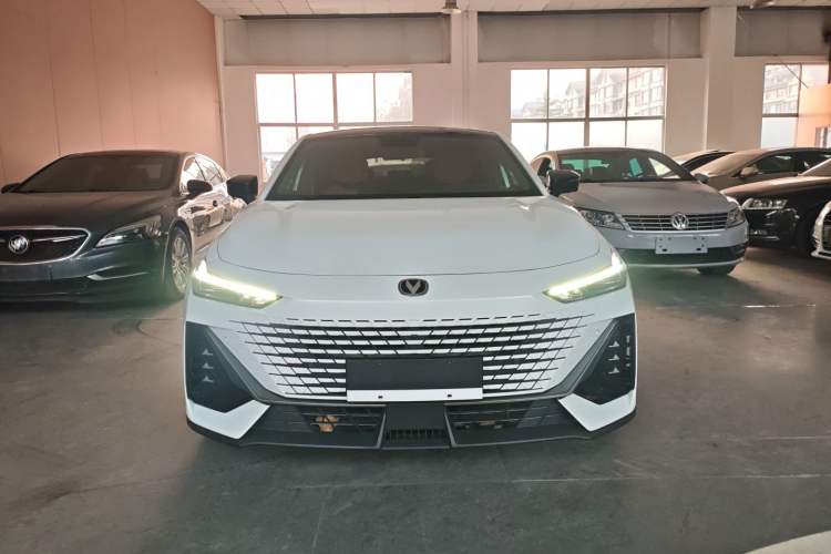 Used Changan UNI-V 2023 1.5T Prestige Model