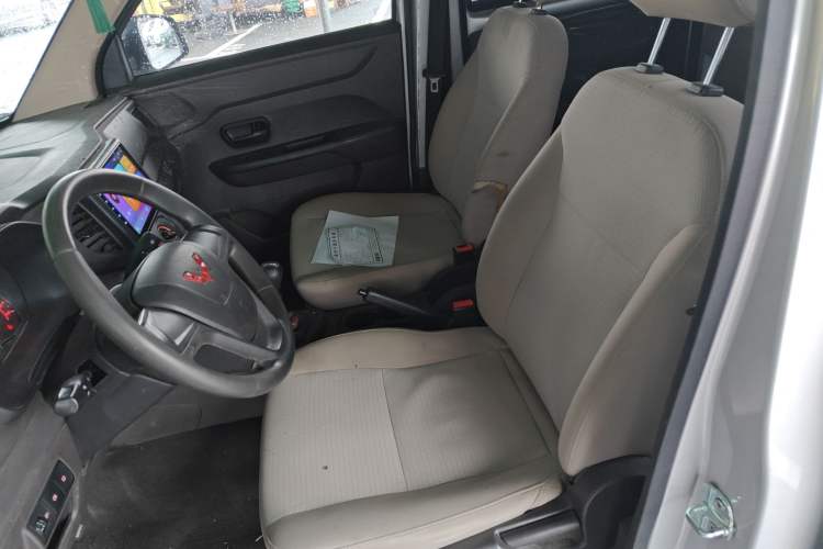 Used Wuling Hongguang V 2022 1.5L Jingqu Version Hydraulic Power Steering LAR