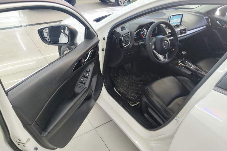 Used Mazda Mazda 3 Axela 2016 Sedan 1.5L Automatic Comfort Model