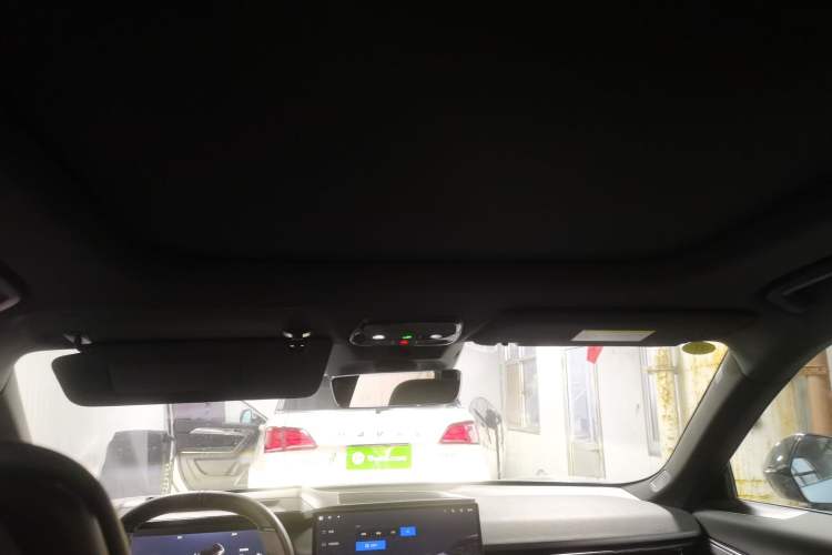 Used Lynk & Co 08 EM-P 2025 220 km All-Wheel-Drive Performance Halo
