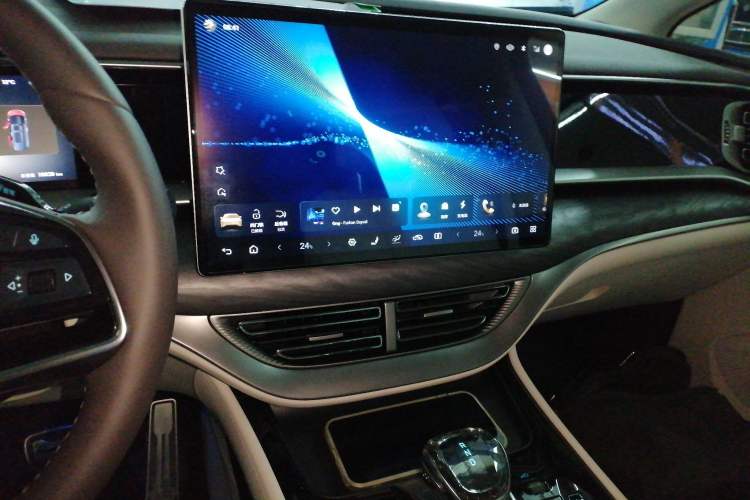 Used Denza D9 2025 DM-i Smart Drive 1020 Four-Wheel Drive Deluxe Model
