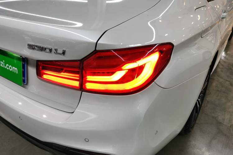 Used BMW 5 Series 2019 Facelifted 530Li Leading Edition M Sport Package
