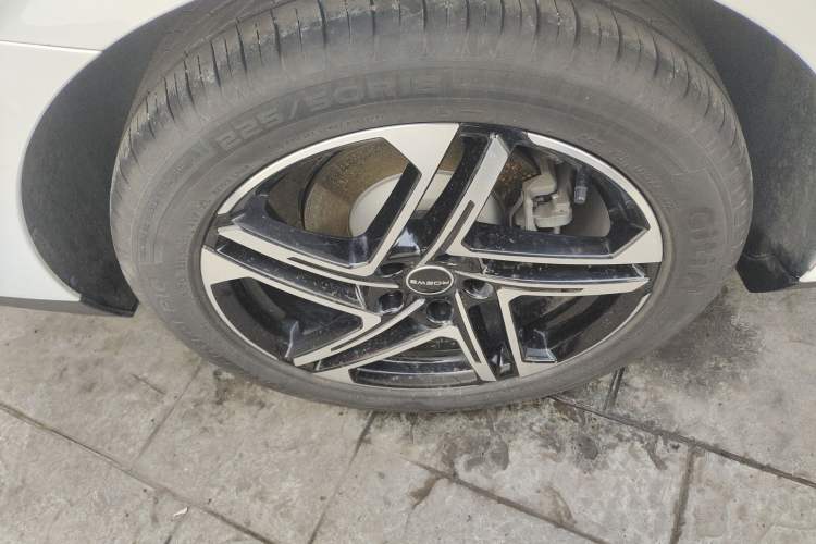 Used Roewe D7 2023 DMH 125km Superior Edition
