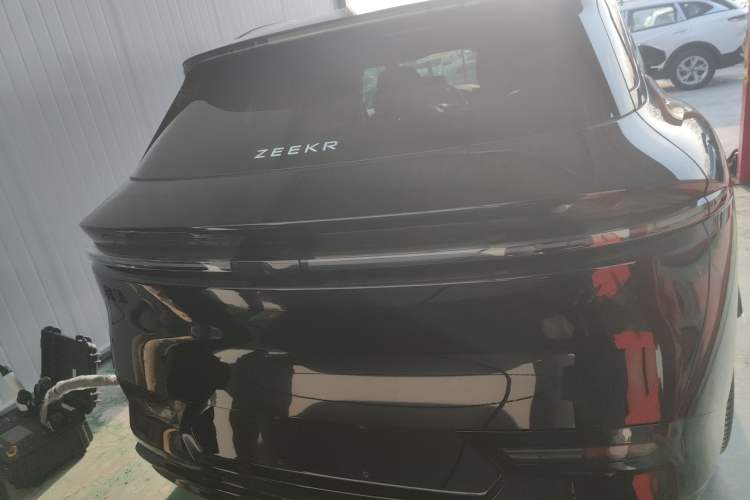 Used Zeekr 7X 2025 100 kWh Long-Range Rear-Wheel Drive with Intelligent Driving Features