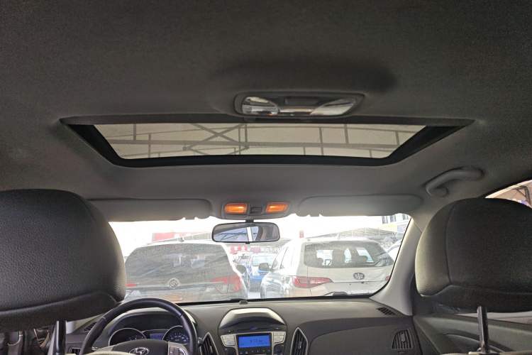 Used Hyundai ix35 2013 2.0L Automatic Two-Wheel Drive Smart GLS China IV Standard
